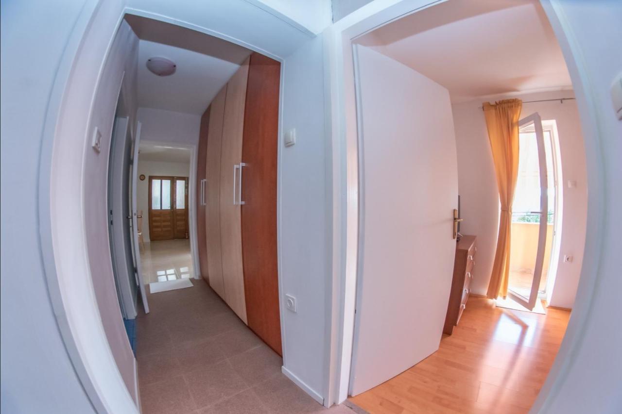 Apartman Sous Les Rochers Grižane Buitenkant foto