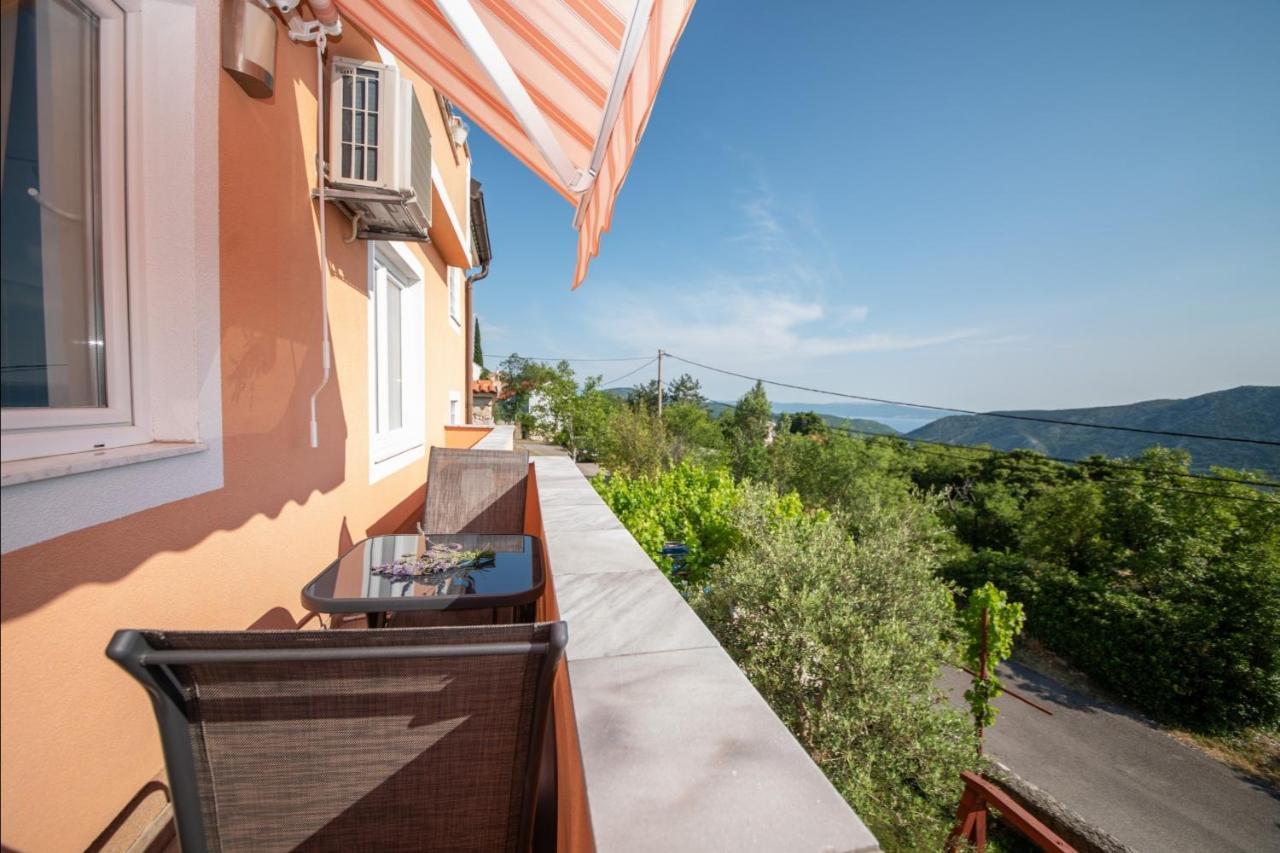 Apartman Sous Les Rochers Grižane Buitenkant foto