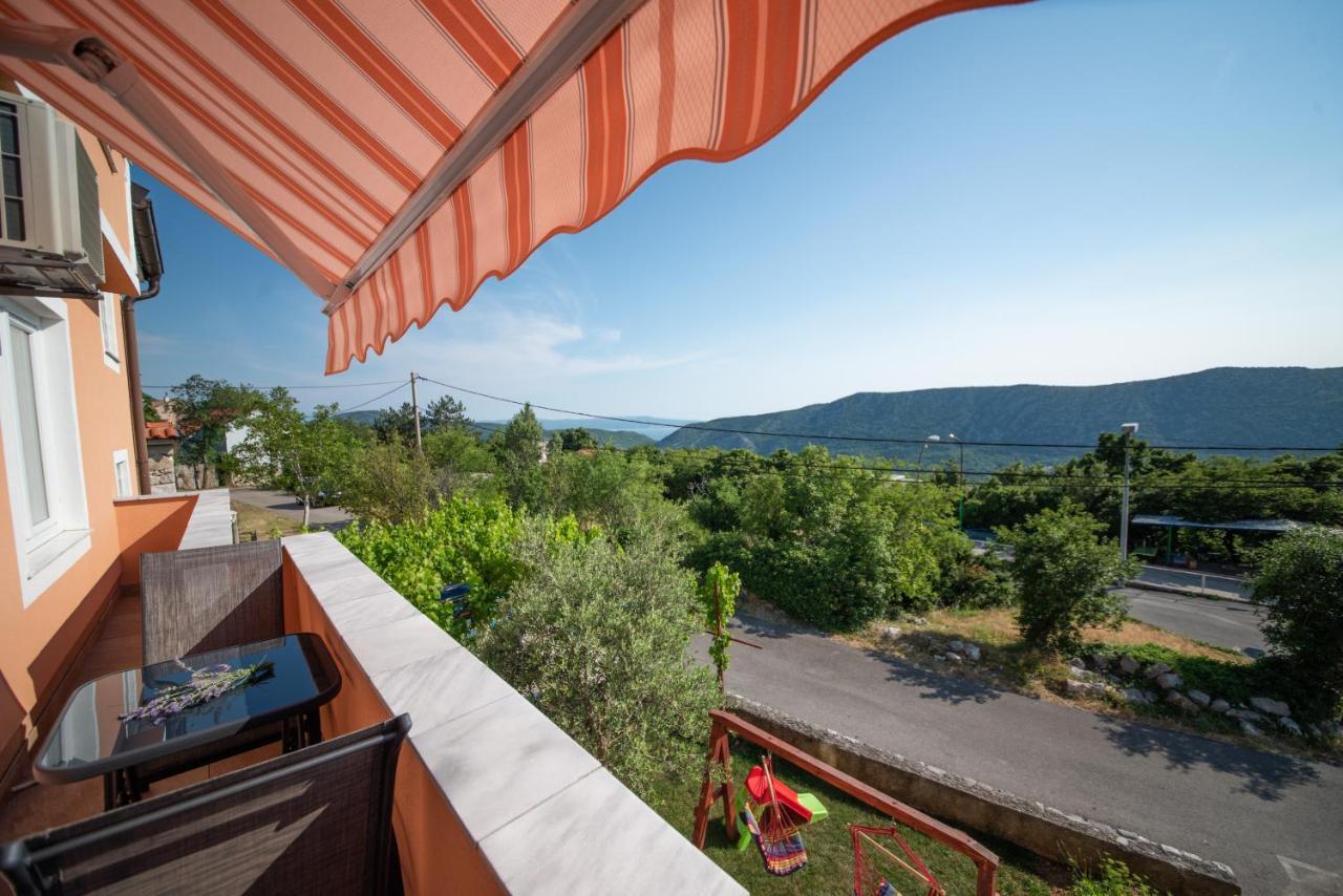 Apartman Sous Les Rochers Grižane Buitenkant foto