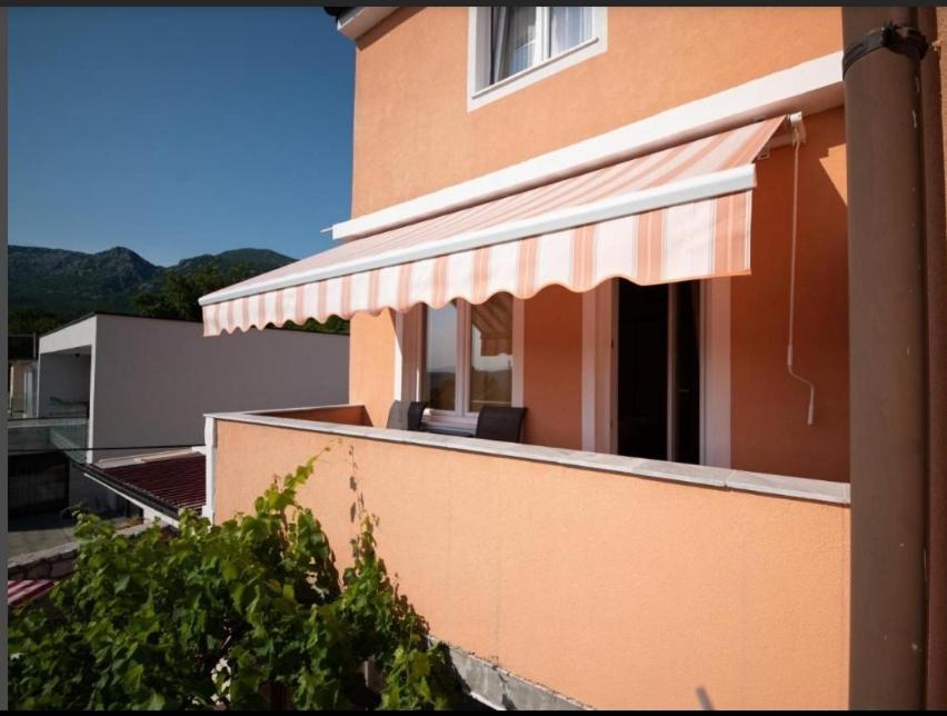 Apartman Sous Les Rochers Grižane Buitenkant foto