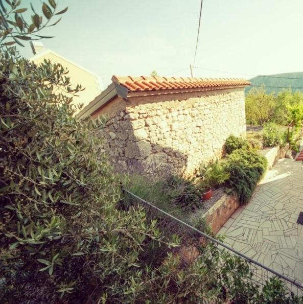 Apartman Sous Les Rochers Grižane Buitenkant foto